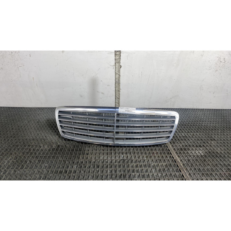 Calandre MERCEDES CLASSE E 211 Photo n°4