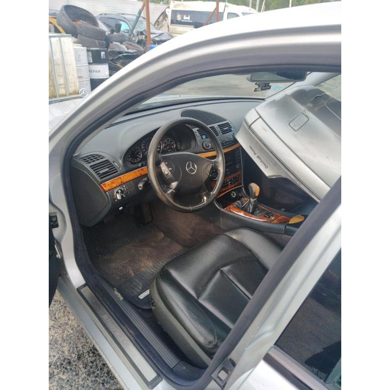 Calandre MERCEDES CLASSE E 211 Photo n°7