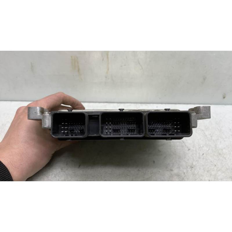 Calculateur moteur DACIA SANDERO 1 Photo n°1