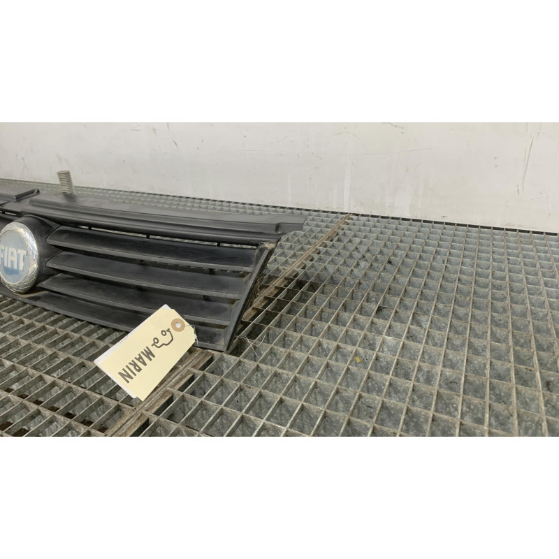Calandre FIAT STILO Photo n°4
