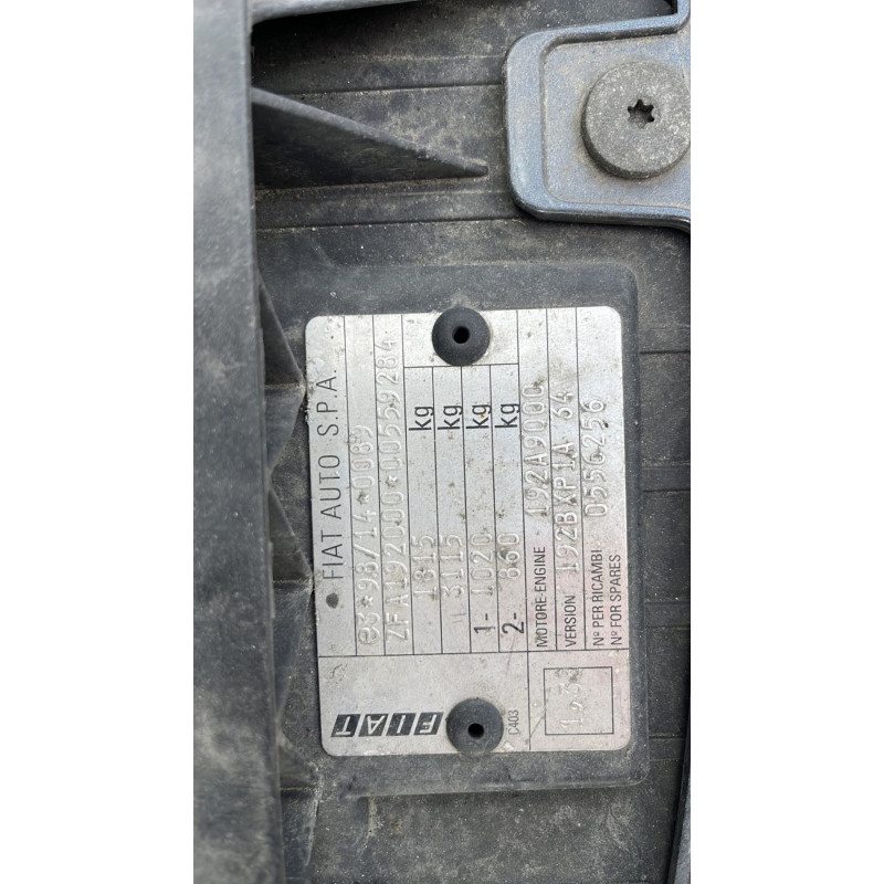 Calandre FIAT STILO Photo n°9