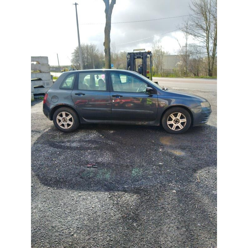Calandre FIAT STILO Photo n°12
