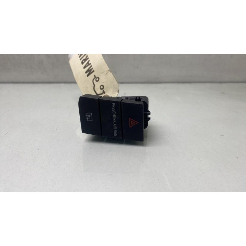Bouton de warning VOLKSWAGEN UP Photo n°3