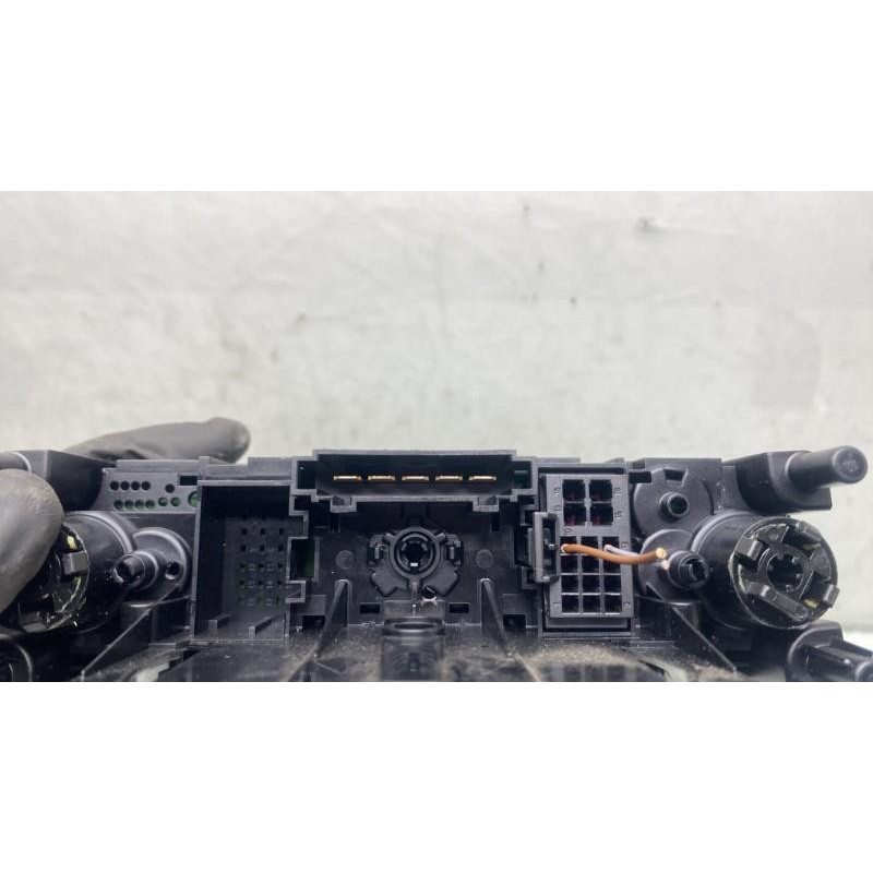 Commande chauffage VOLKSWAGEN UP Photo n°4