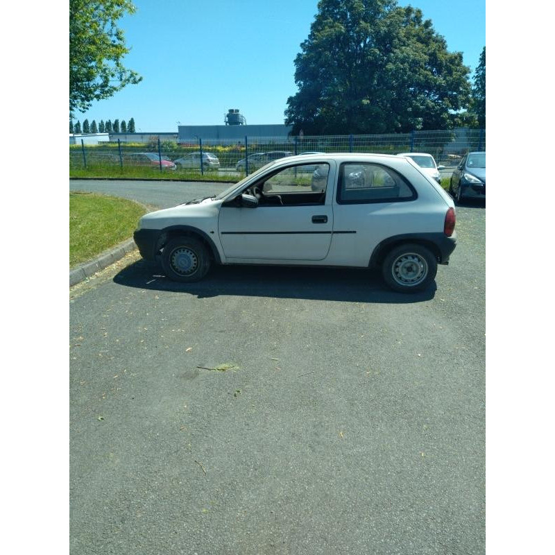 Feu arriere principal gauche (feux) OPEL CORSA B Photo n°13