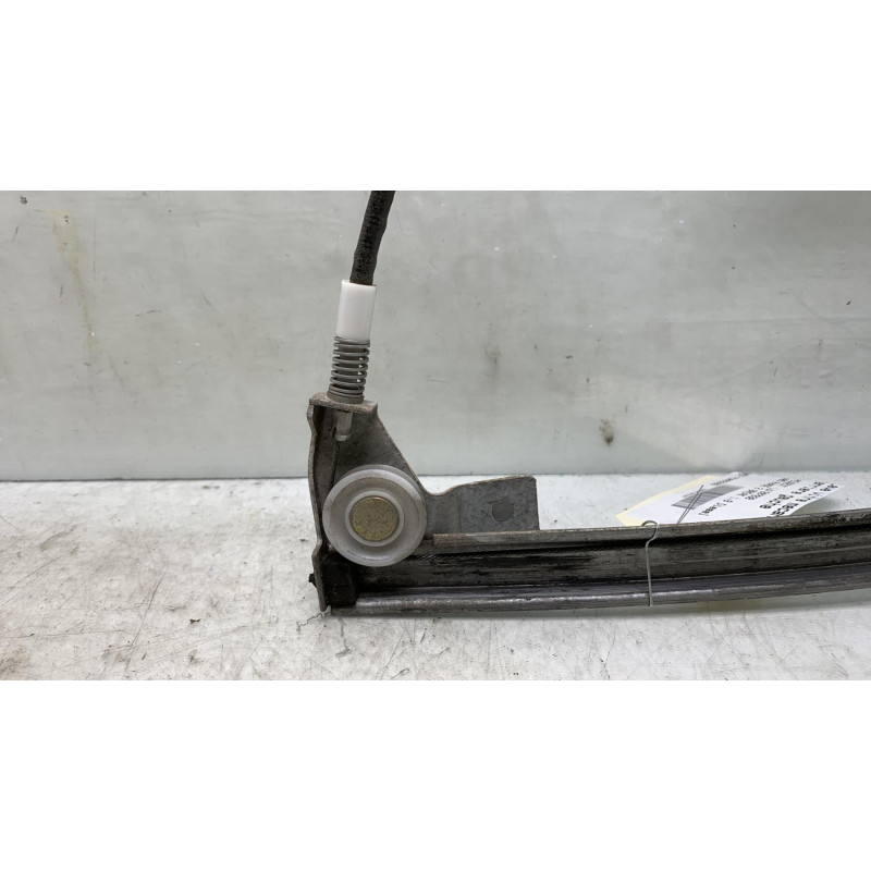 Leve vitre mecanique arriere gauche PEUGEOT 405 Photo n°5
