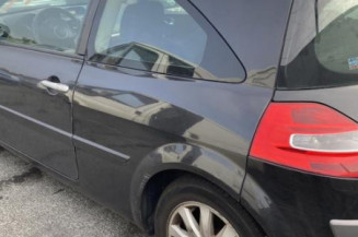 Pare boue arriere droit RENAULT MEGANE 2