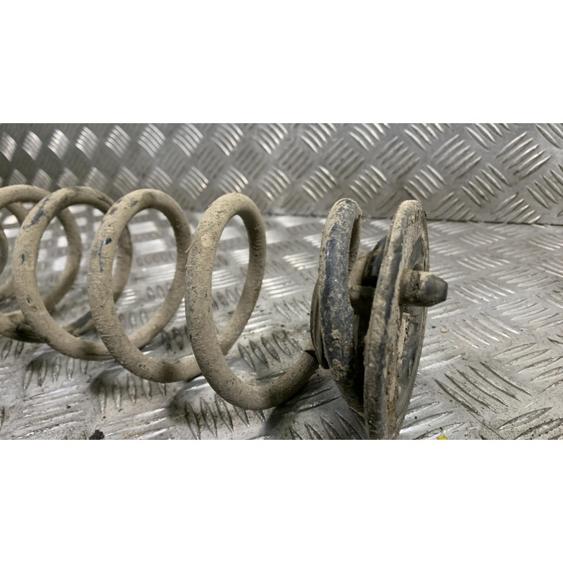 Ressort de suspension arriere gauche VOLKSWAGEN GOLF 7 Photo n°3