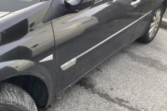 Pare boue arriere droit RENAULT MEGANE 2