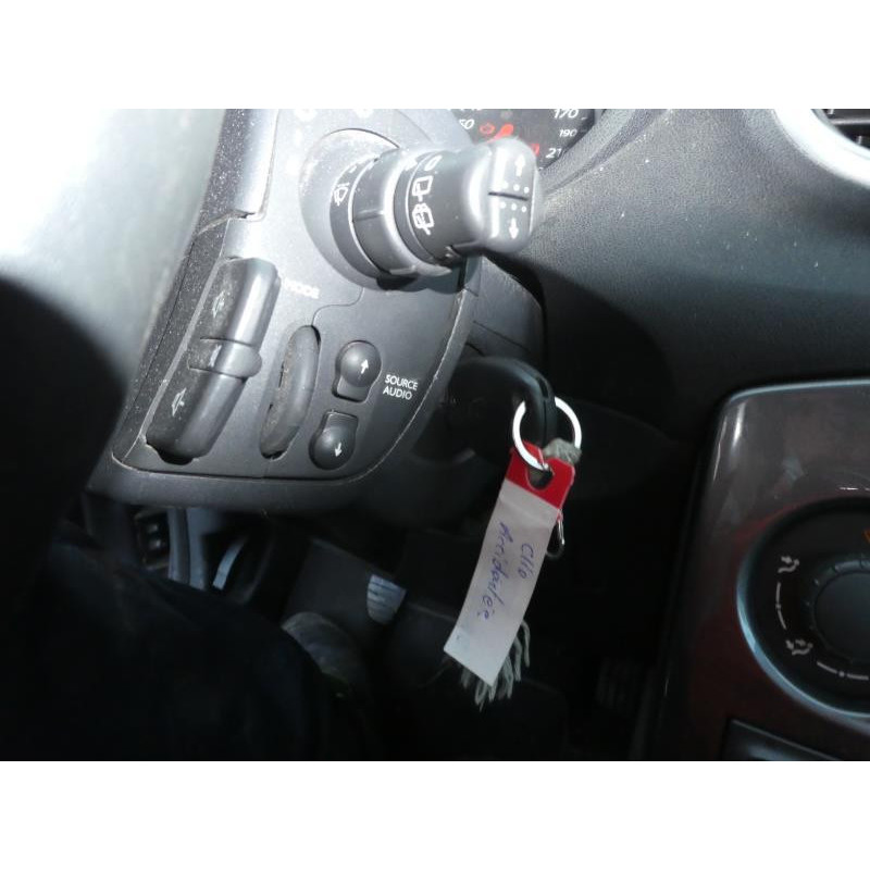 Calculateur moteur RENAULT CLIO 3 Photo n°5