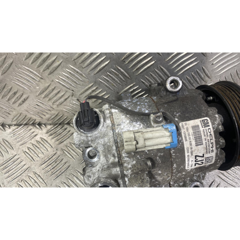 Compresseur clim OPEL ASTRA J Photo n°3