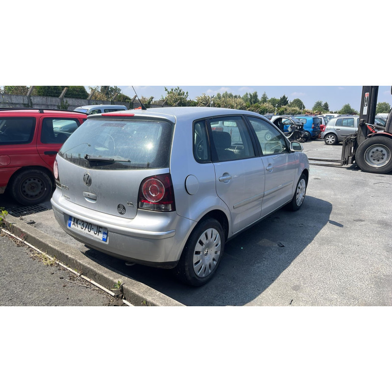 Compresseur clim VOLKSWAGEN POLO 4 Photo n°9