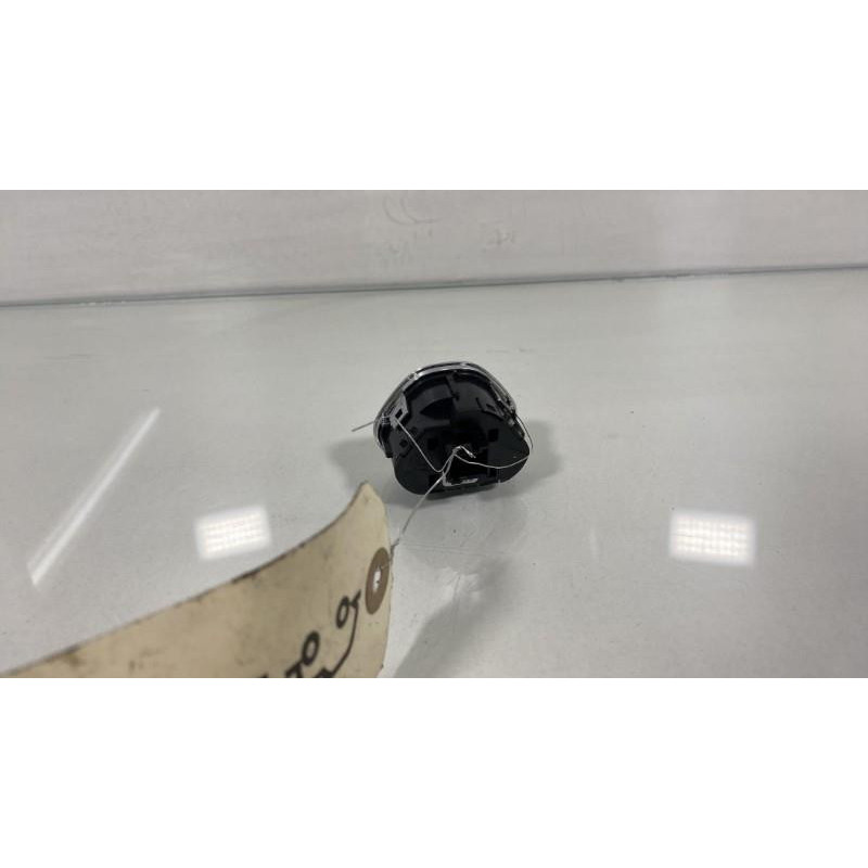 Bouton de warning OPEL CORSA E Photo n°2
