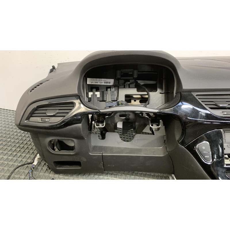 Planche de bord complete OPEL CORSA E Photo n°1