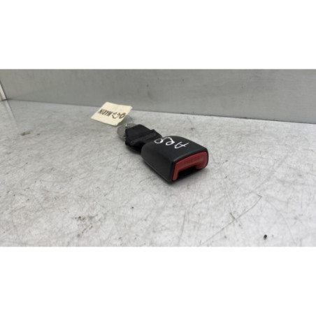 Attache ceinture arriere droit PEUGEOT 107 Photo n°1