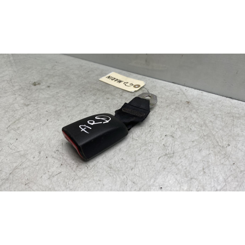 Attache ceinture arriere droit PEUGEOT 107 Photo n°2