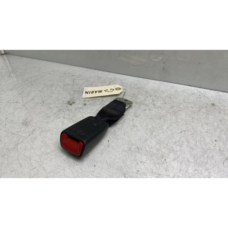 Attache ceinture arriere gauche PEUGEOT 107 Photo n°1