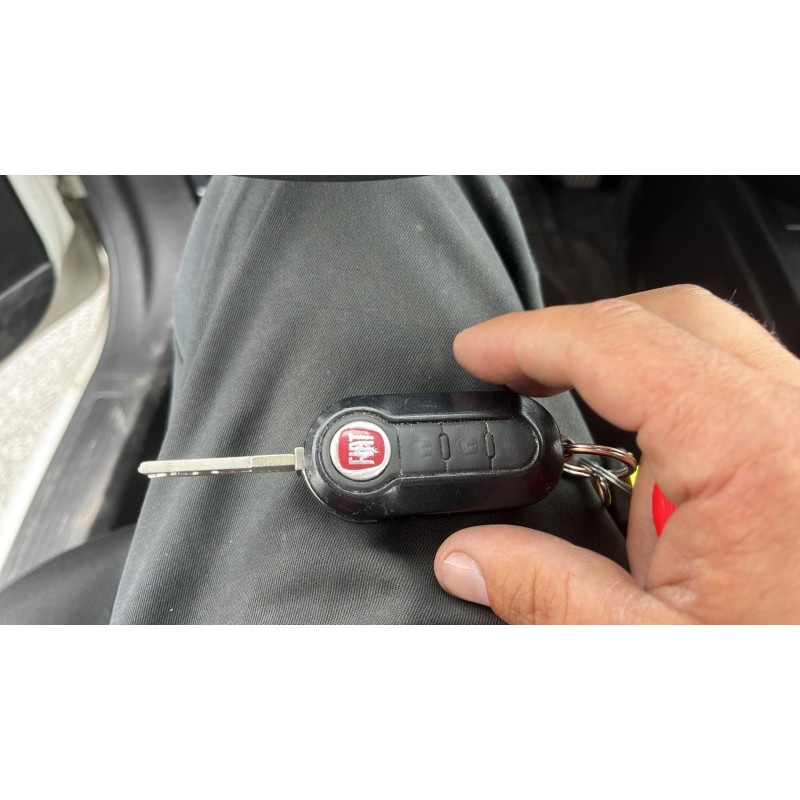 Bouton de warning FIAT GRANDE PUNTO Photo n°11