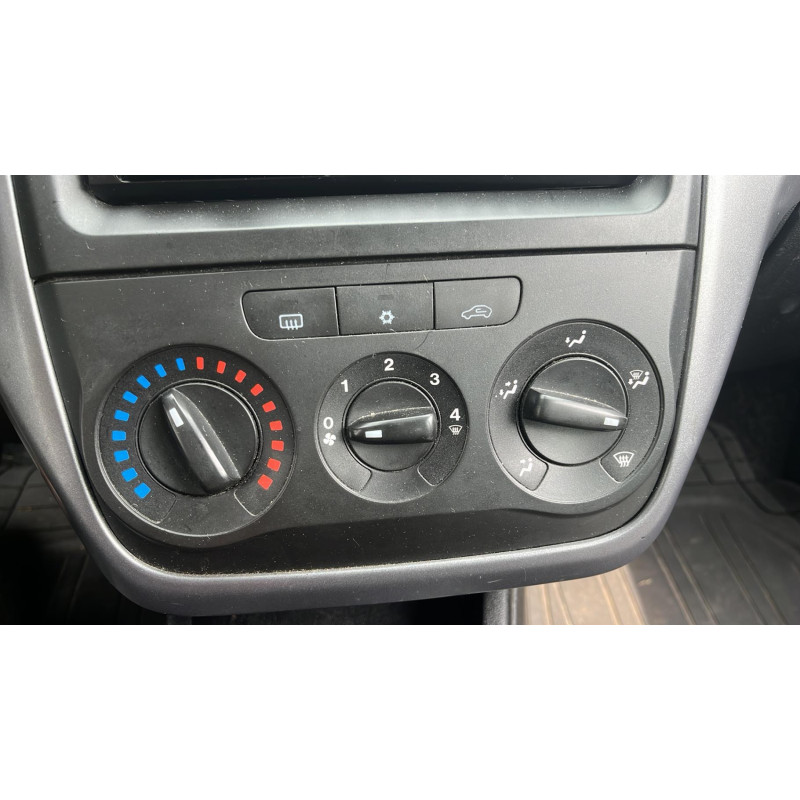 Bouton de warning FIAT GRANDE PUNTO Photo n°12