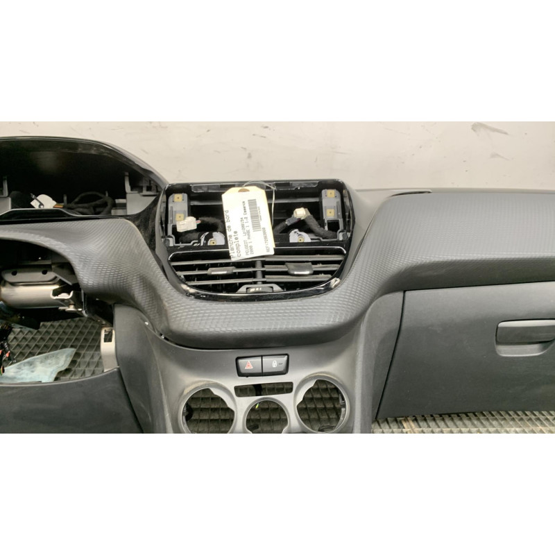 Planche de bord complete PEUGEOT 2008 1 Photo n°4