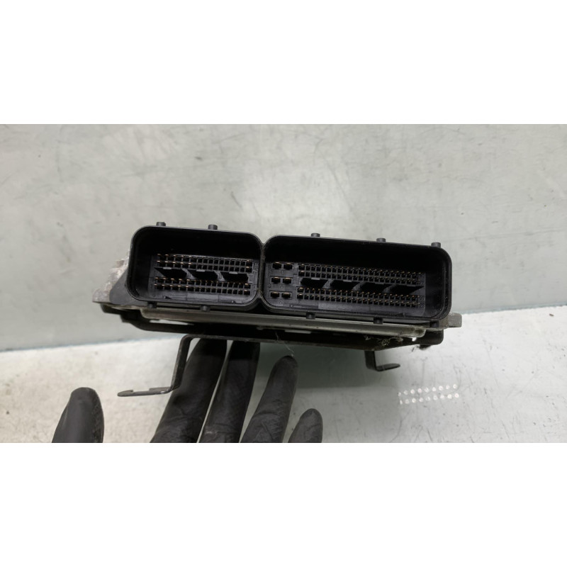 Calculateur moteur VOLKSWAGEN GOLF 5 Photo n°3