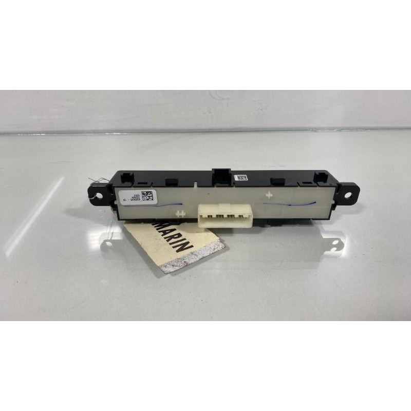 Bouton de warning DACIA SANDERO 3 Photo n°3