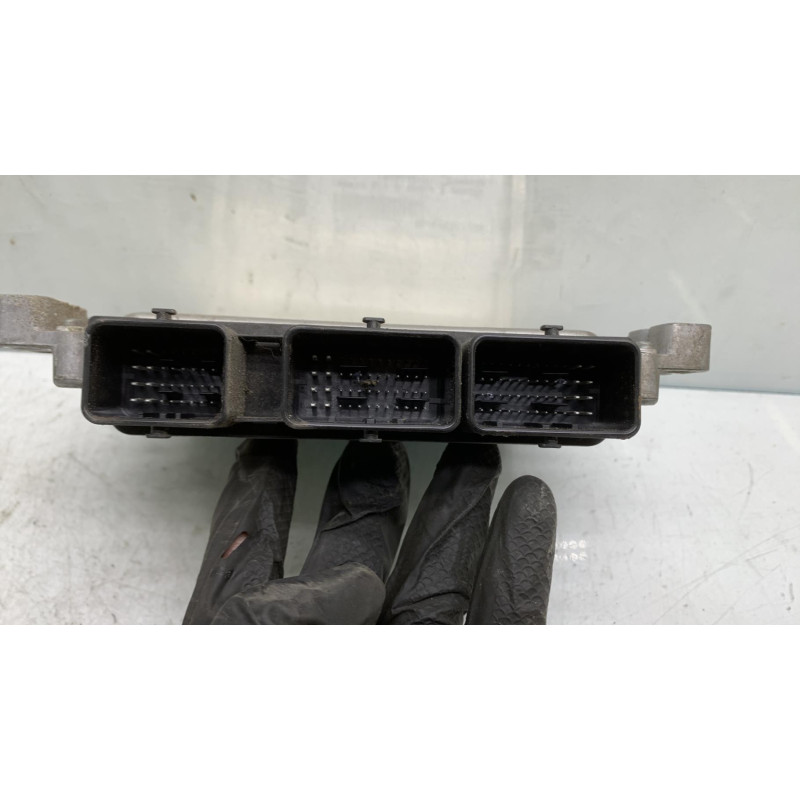 Calculateur moteur RENAULT TWINGO 2 Photo n°2