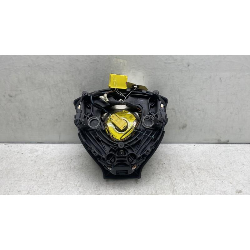 Air bag conducteur VOLKSWAGEN POLO 4 Photo n°3