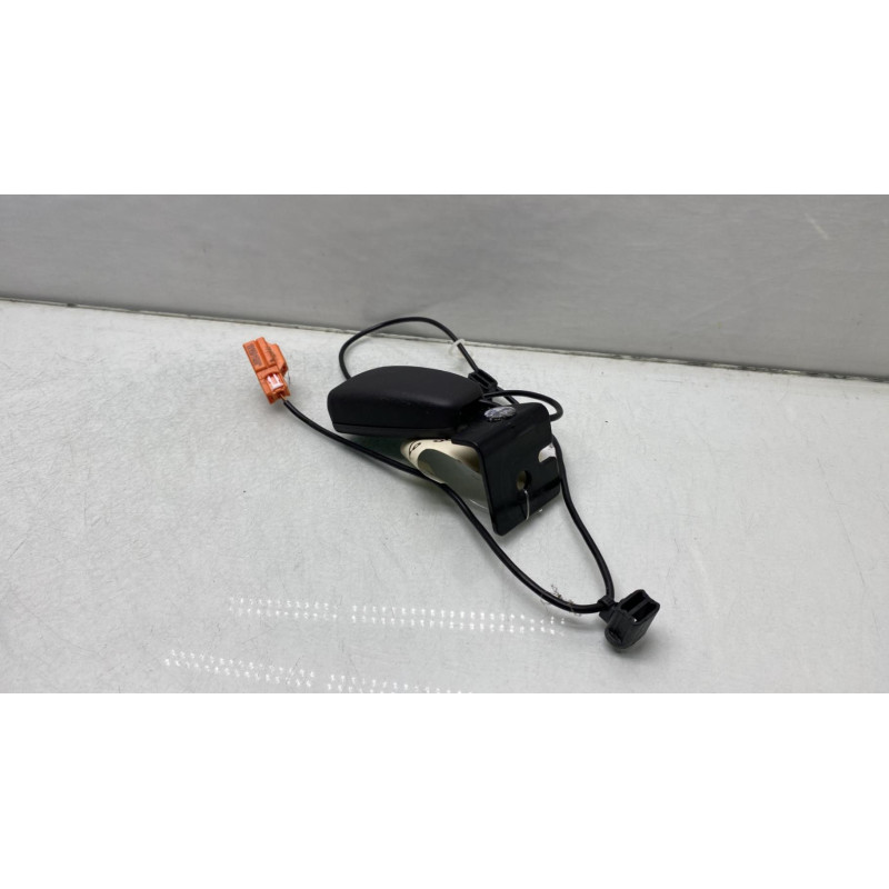 Attache ceinture arriere gauche VOLVO C 30 Photo n°2