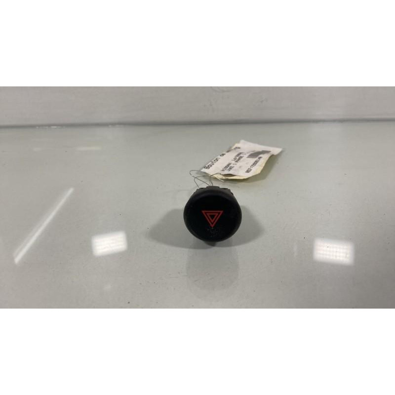 Bouton de warning NISSAN JUKE 1 Photo n°3