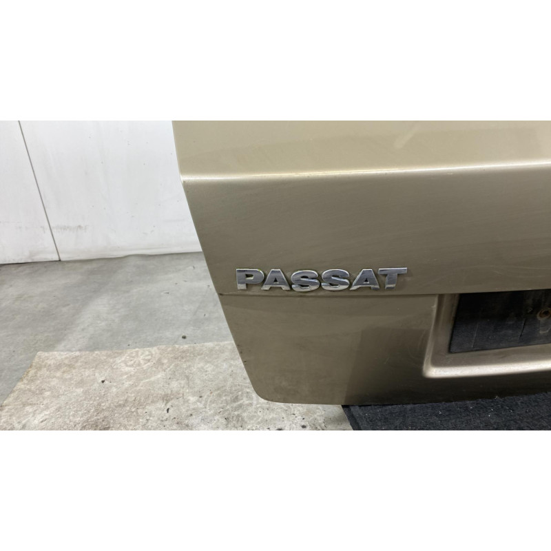 Malle/Hayon arriere VOLKSWAGEN PASSAT 4 Photo n°2