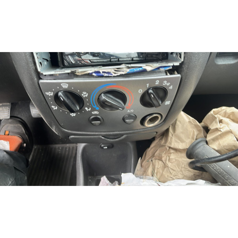 Interrupteur de leve vitre avant gauche FORD FIESTA 4 Photo n°7