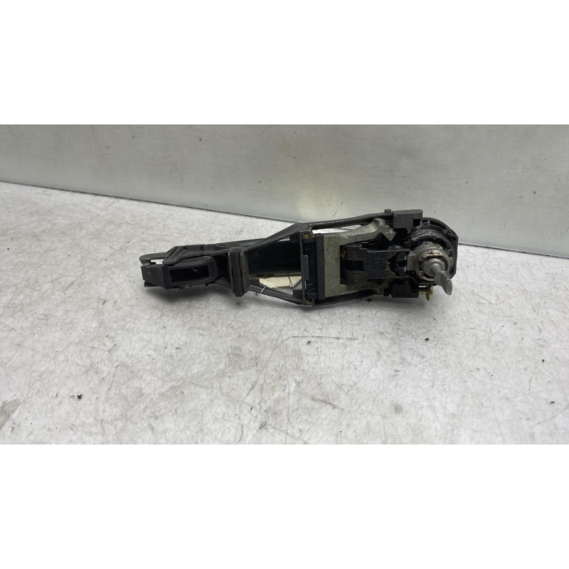 Poignee porte avant gauche VOLKSWAGEN POLO 4 Photo n°3