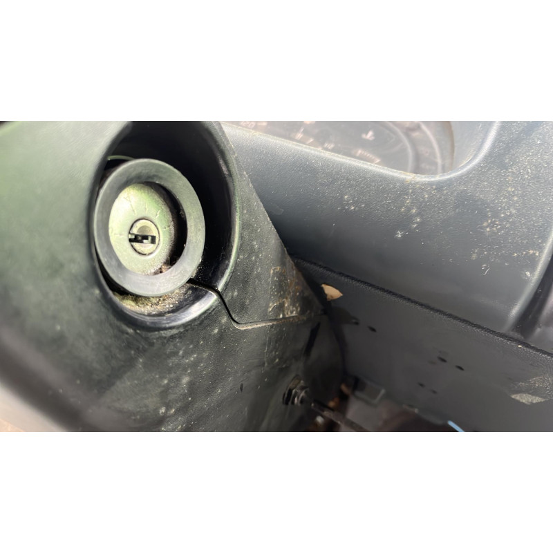 Attache ceinture avant droit RENAULT TRAFIC 1 Photo n°4