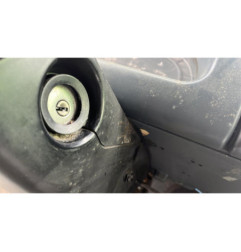 Attache ceinture avant gauche RENAULT TRAFIC 1