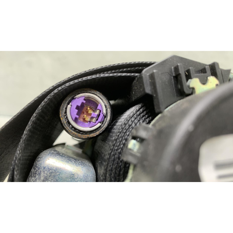 Pretensionneur de ceinture avant droit VOLKSWAGEN GOLF 5 Photo n°3