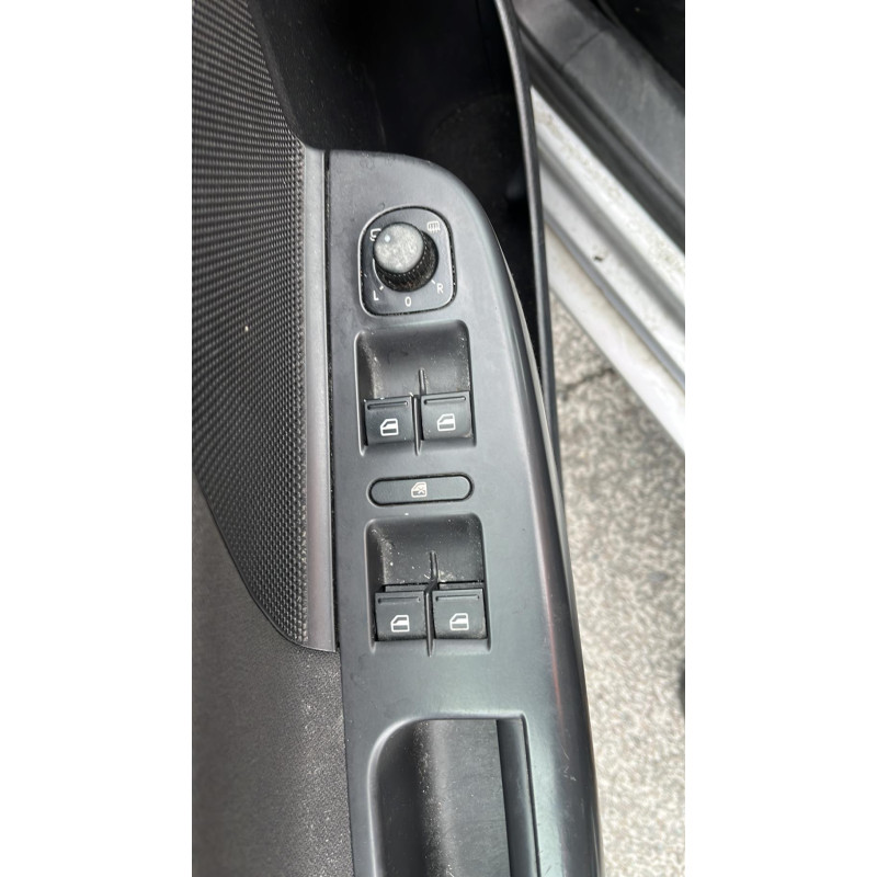 Feu arriere secondaire droit (feux) VOLKSWAGEN GOLF 5 Photo n°15