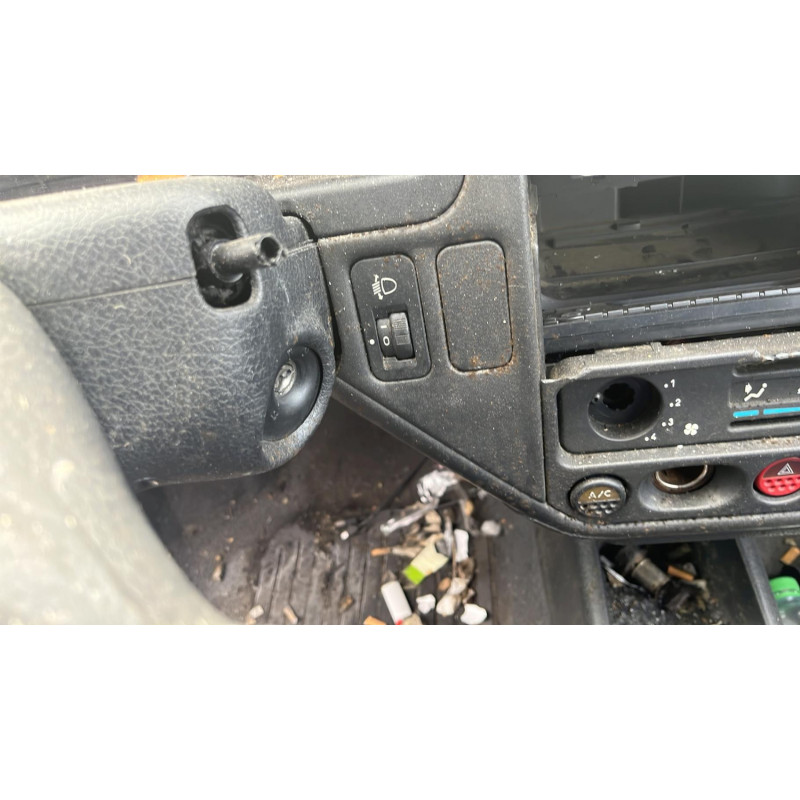 Poignee porte avant droit PEUGEOT 106 Photo n°7