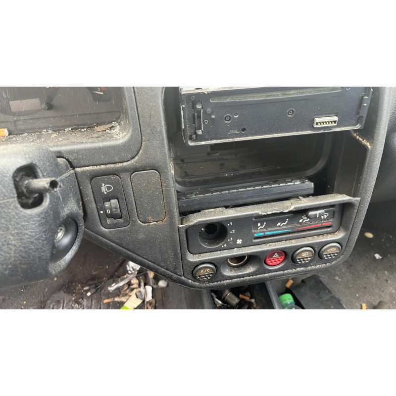 Poignee porte avant droit PEUGEOT 106 Photo n°12