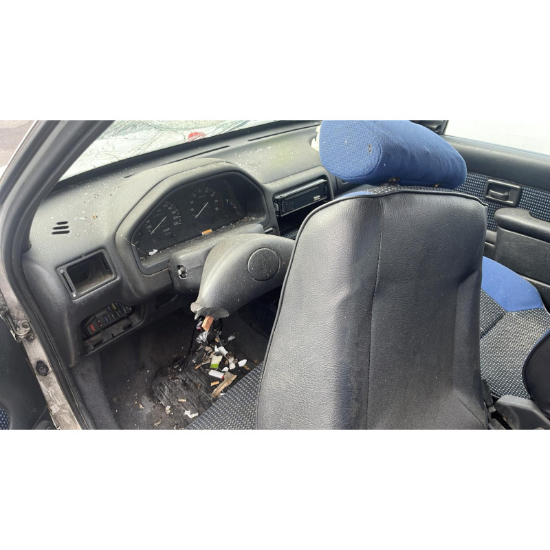 Poignee porte avant droit PEUGEOT 106 Photo n°13