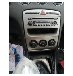 Attache ceinture avant droit PEUGEOT 308 1