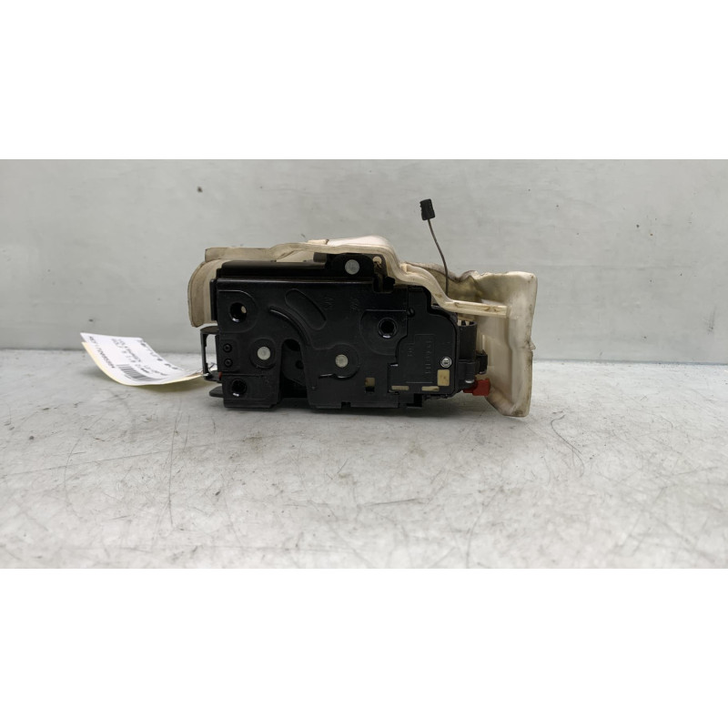 Serrure avant gauche VOLKSWAGEN GOLF 5 Photo n°4