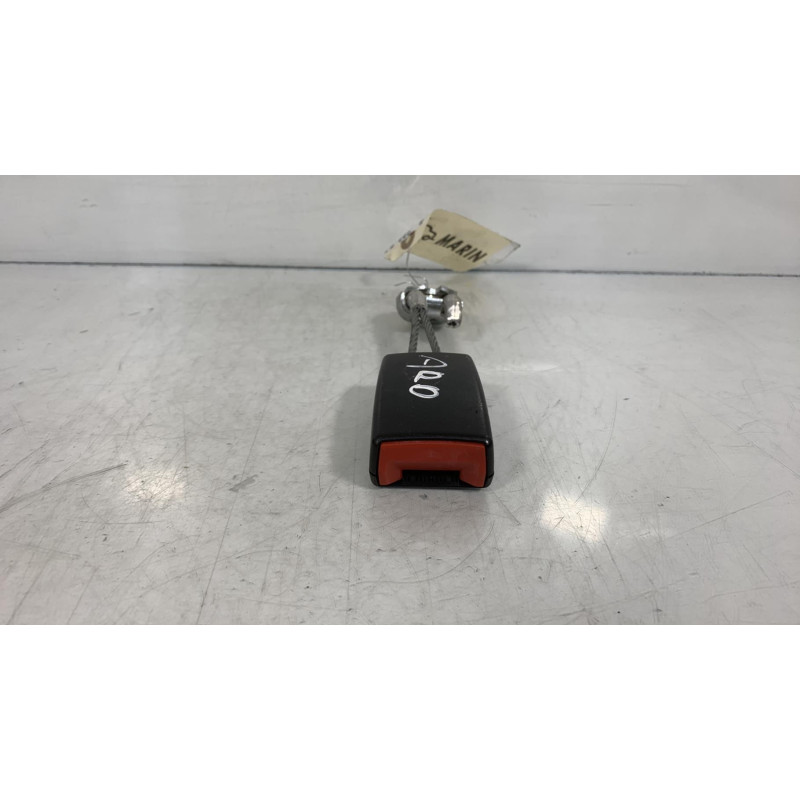 Attache ceinture arriere droit AUDI A4 2 Photo n°1