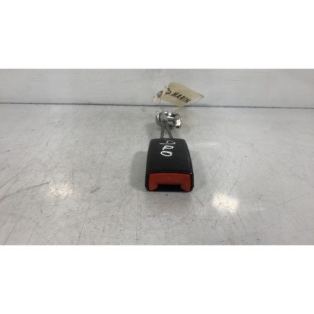 Attache ceinture arriere droit AUDI A4 2 Photo n°1