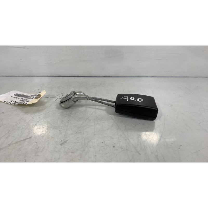 Attache ceinture arriere droit AUDI A4 2 Photo n°2