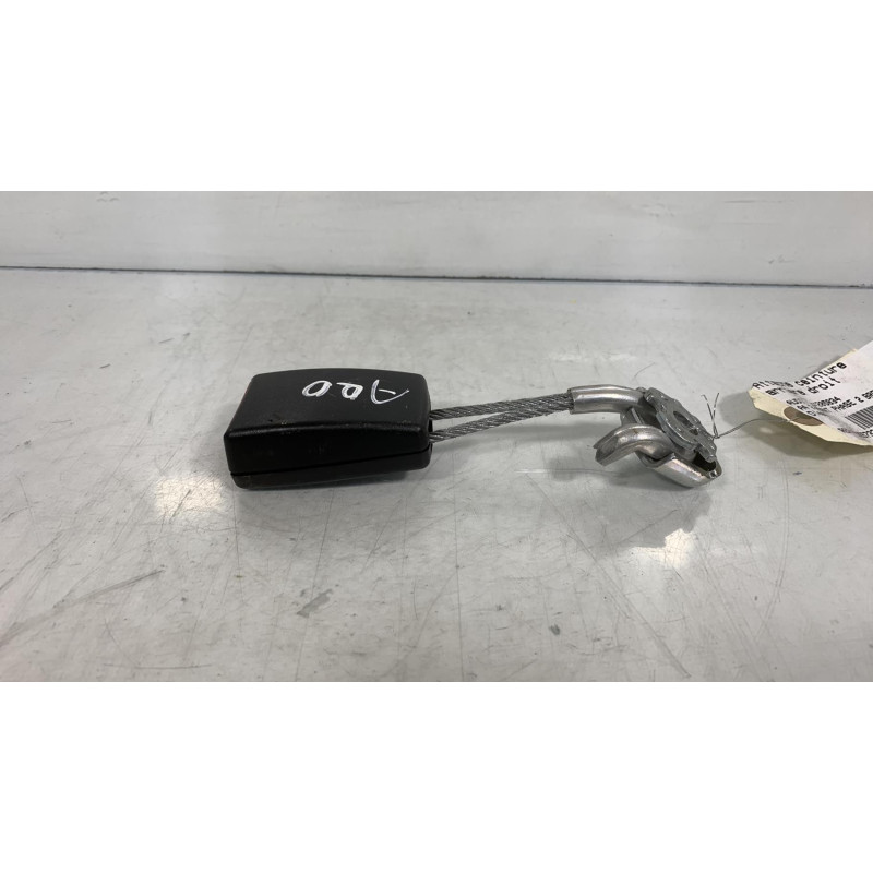 Attache ceinture arriere droit AUDI A4 2 Photo n°3