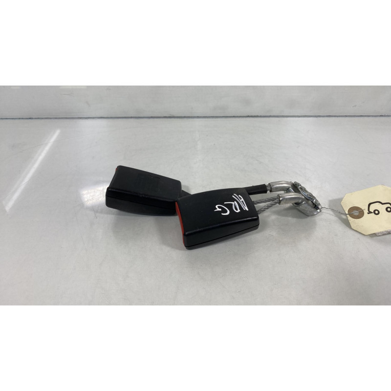 Attache ceinture arriere gauche AUDI A4 2 Photo n°1