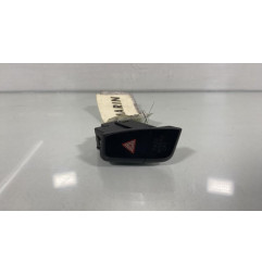 Bouton de warning AUDI A4 3 Photo n°1