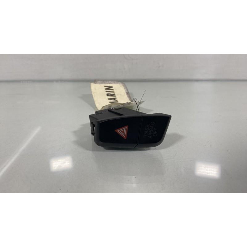 Bouton de warning AUDI A4 3 Photo n°1