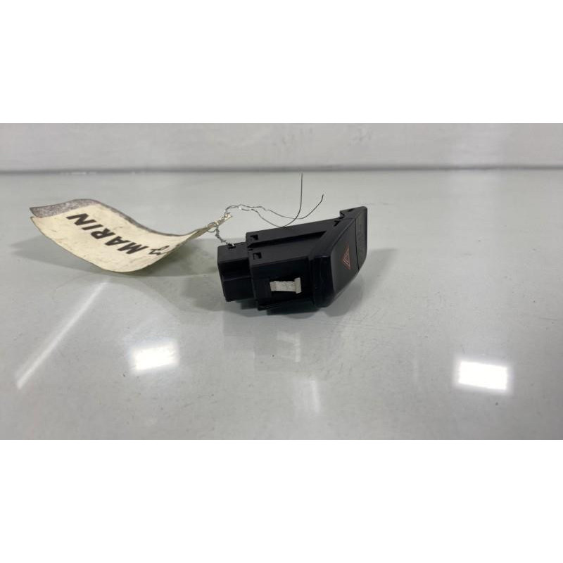 Bouton de warning AUDI A4 3 Photo n°2